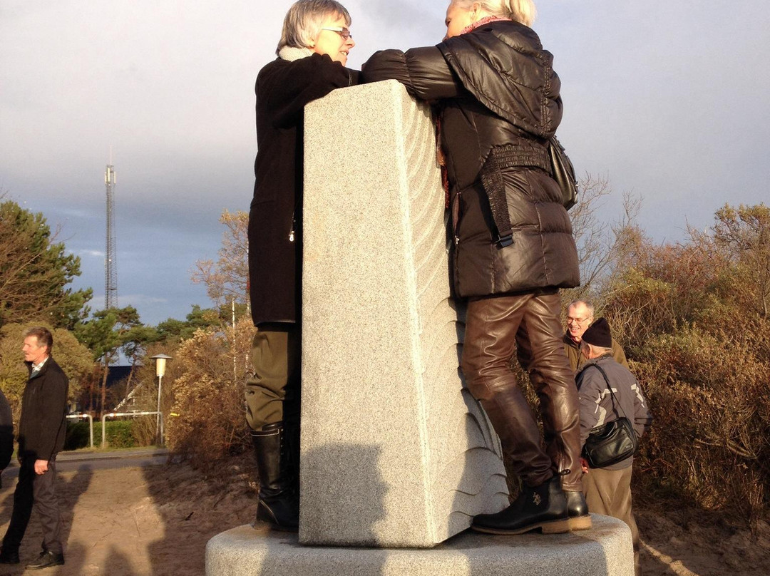 Granite Sculpture Dialog-Talerstolen景点图片