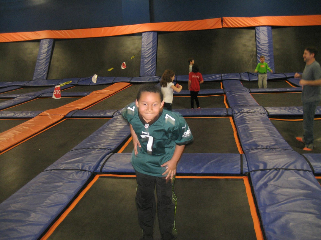 Sky Zone-Oaks必去景点