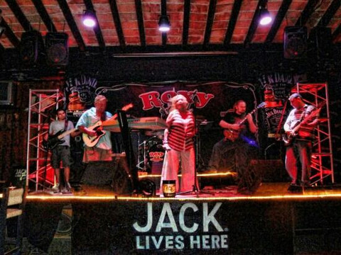 Club Roxy-瓦拉塔港必去景点