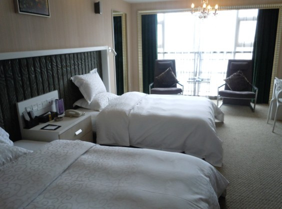 伯爵花园大酒店主图