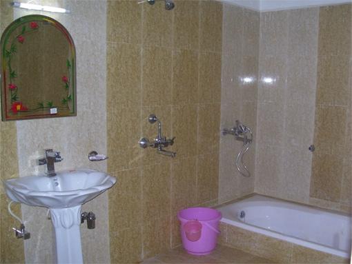 OYO 44030 Hotel Shehran Continental Bahraich-浴室