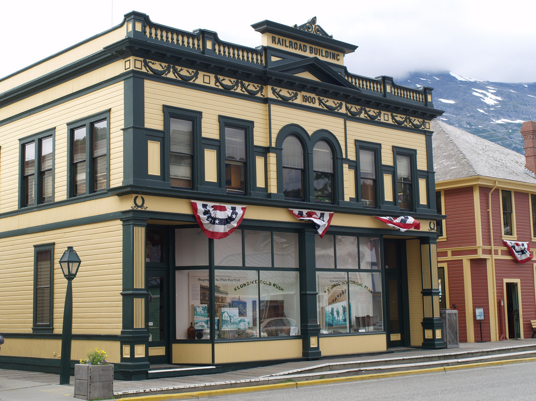 State Street and Broadway Street-史凯威必去景点