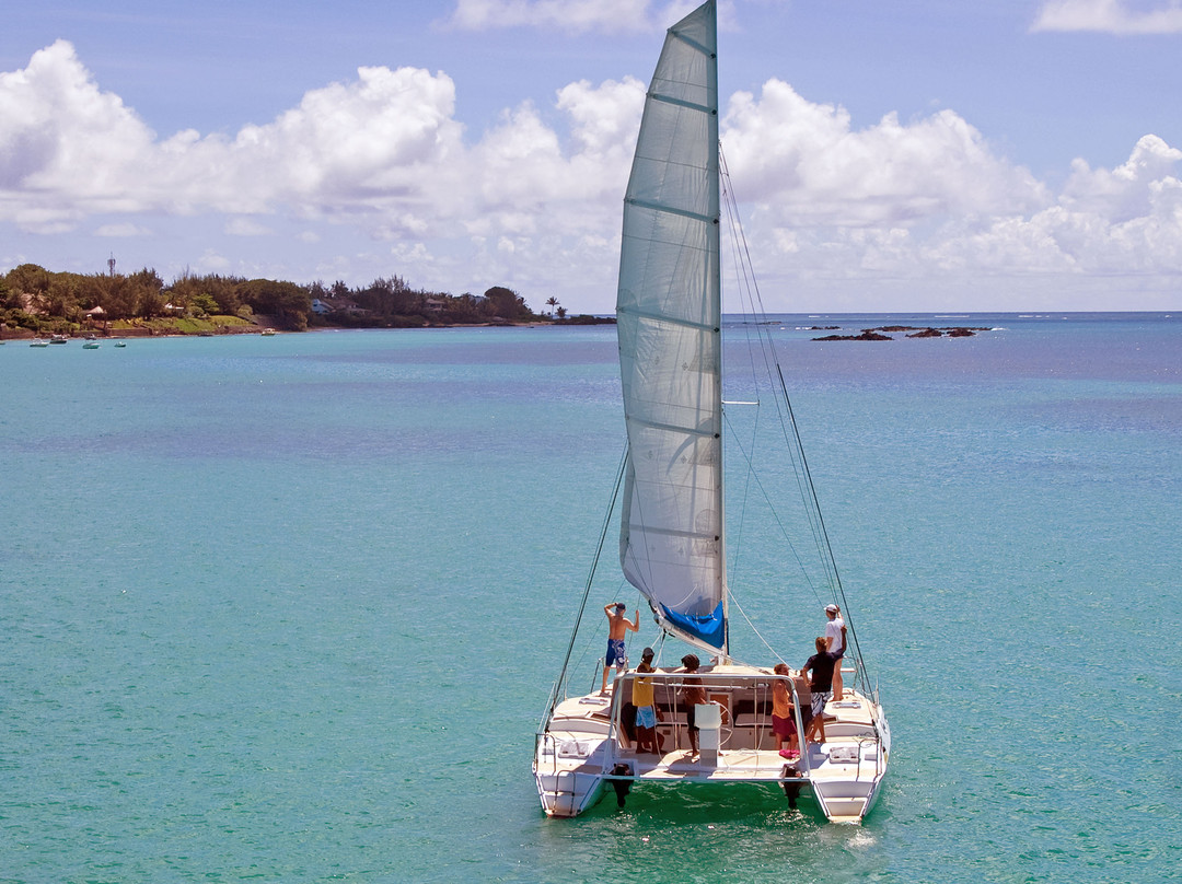 Dreamcatcher Catamaran Tours景点图片