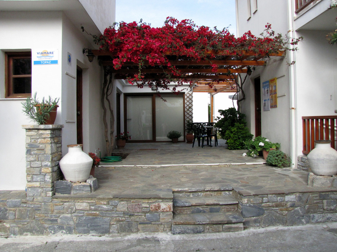 Topaz Apartments