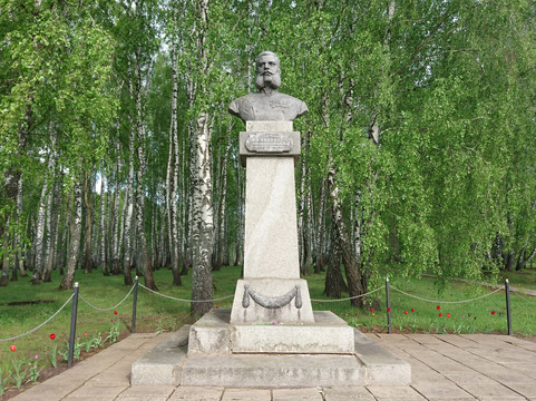 Monument to V.N. Lavrov