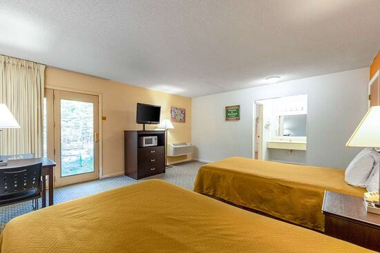 Econo Lodge Lakeshore主图