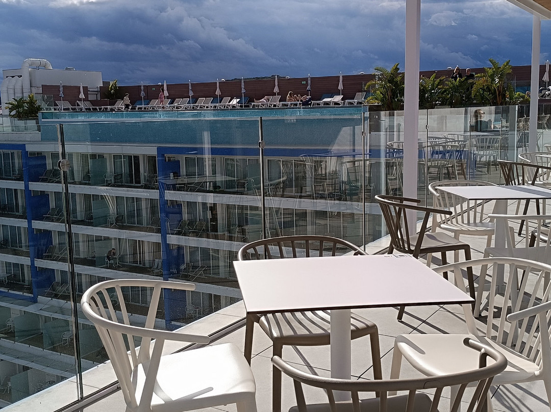 L'Azure Hotel主图