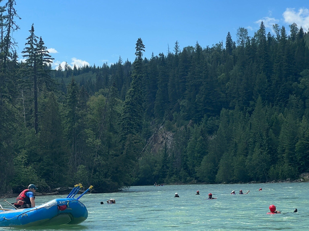 Mount Robson Whitewater Rafting Co.-维尔蒙特必去景点