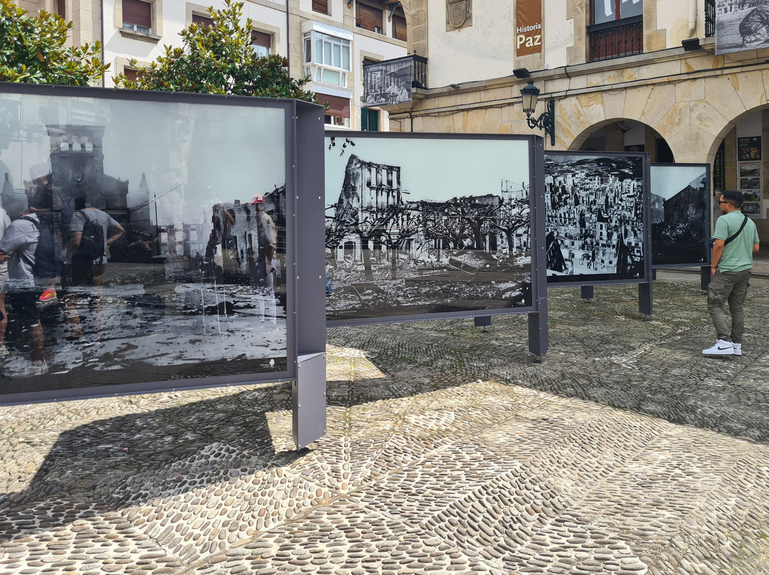 Mural del Guernica de Picasso景点图片