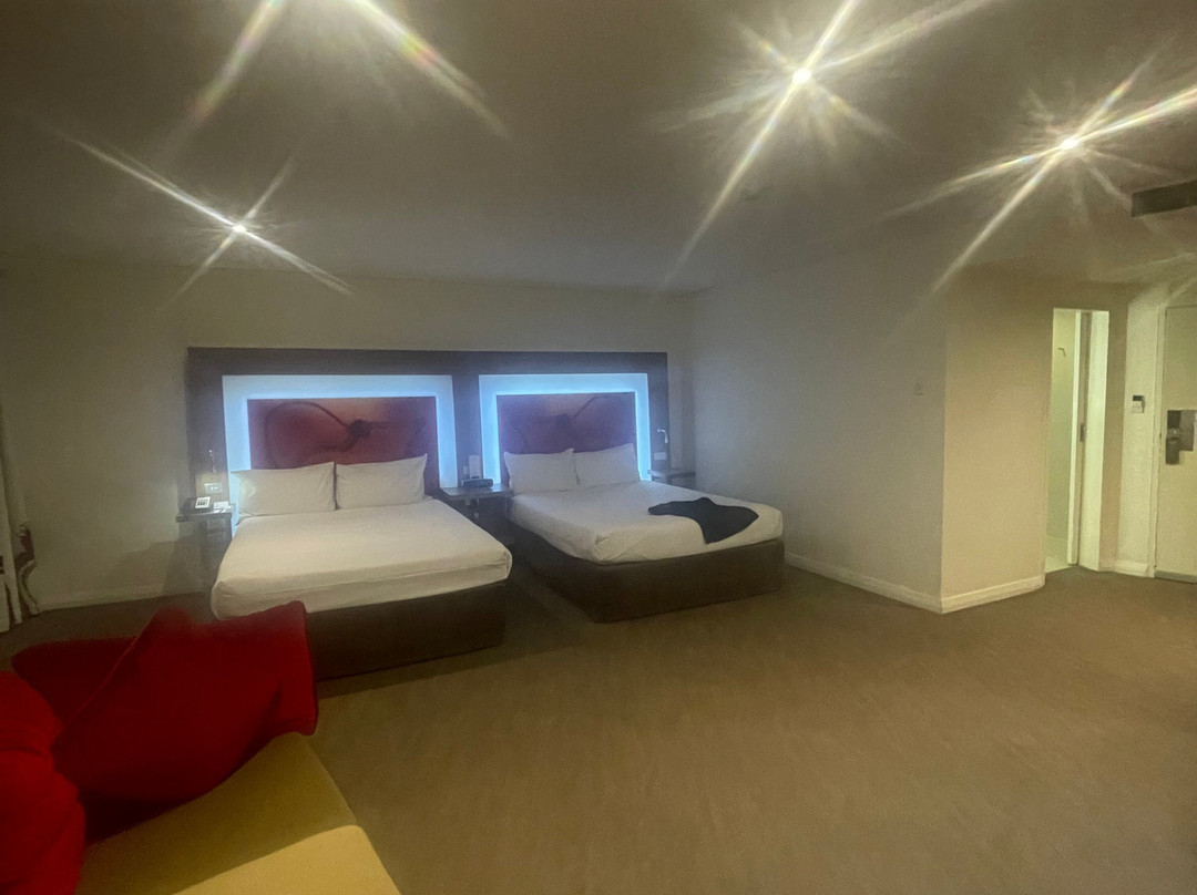 山根假日酒店主图