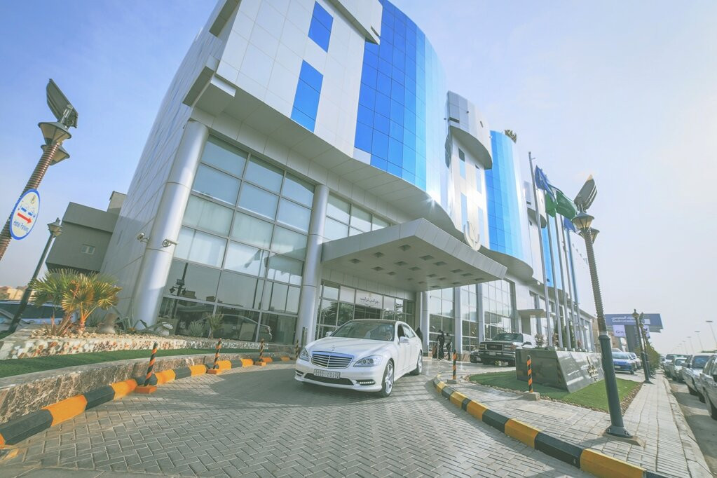 金色郁金香酒店主图