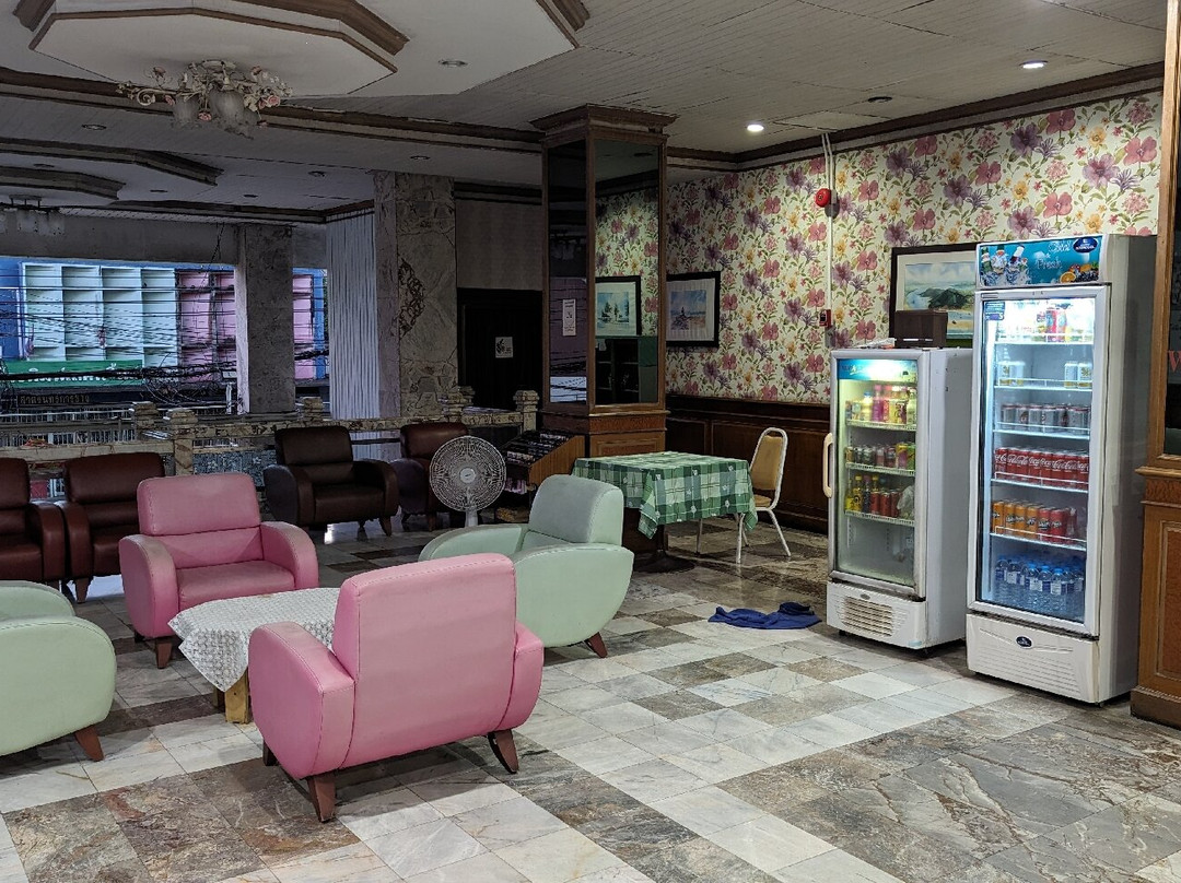 Lake Inn Hotel主图
