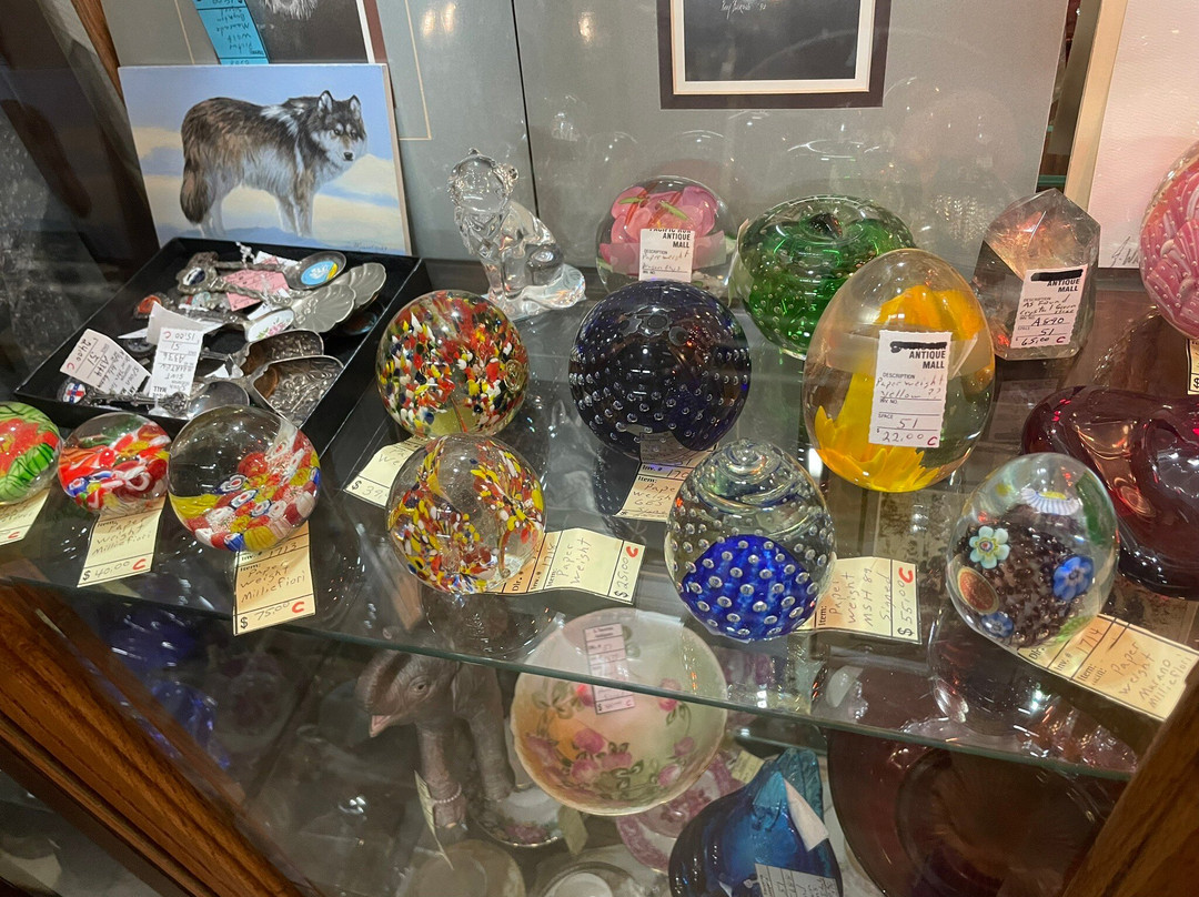 South Tacoma Antique Mall景点图片