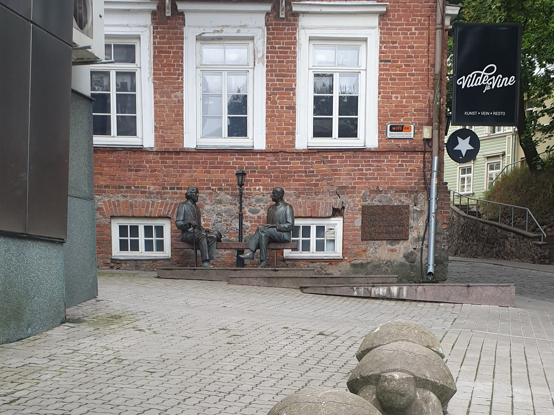 Sculpture Oscar Wilde and Eduard Vilde-塔尔图必去景点
