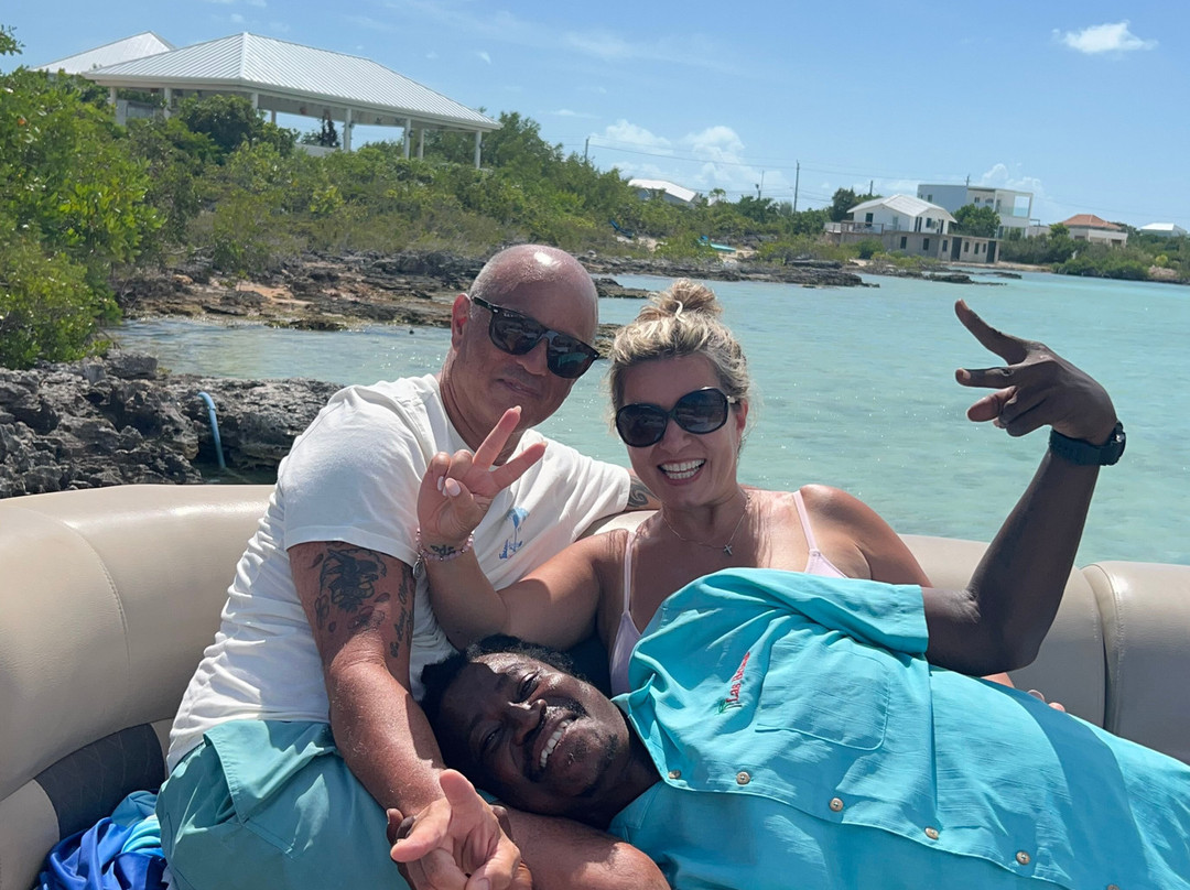 Pontoon Cruises on Chalk Sound-Five Cays Settlement必去景点