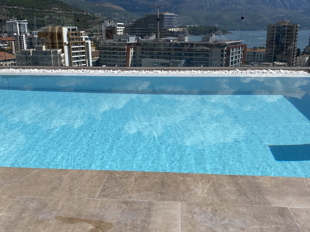 Infinity Hotel & More