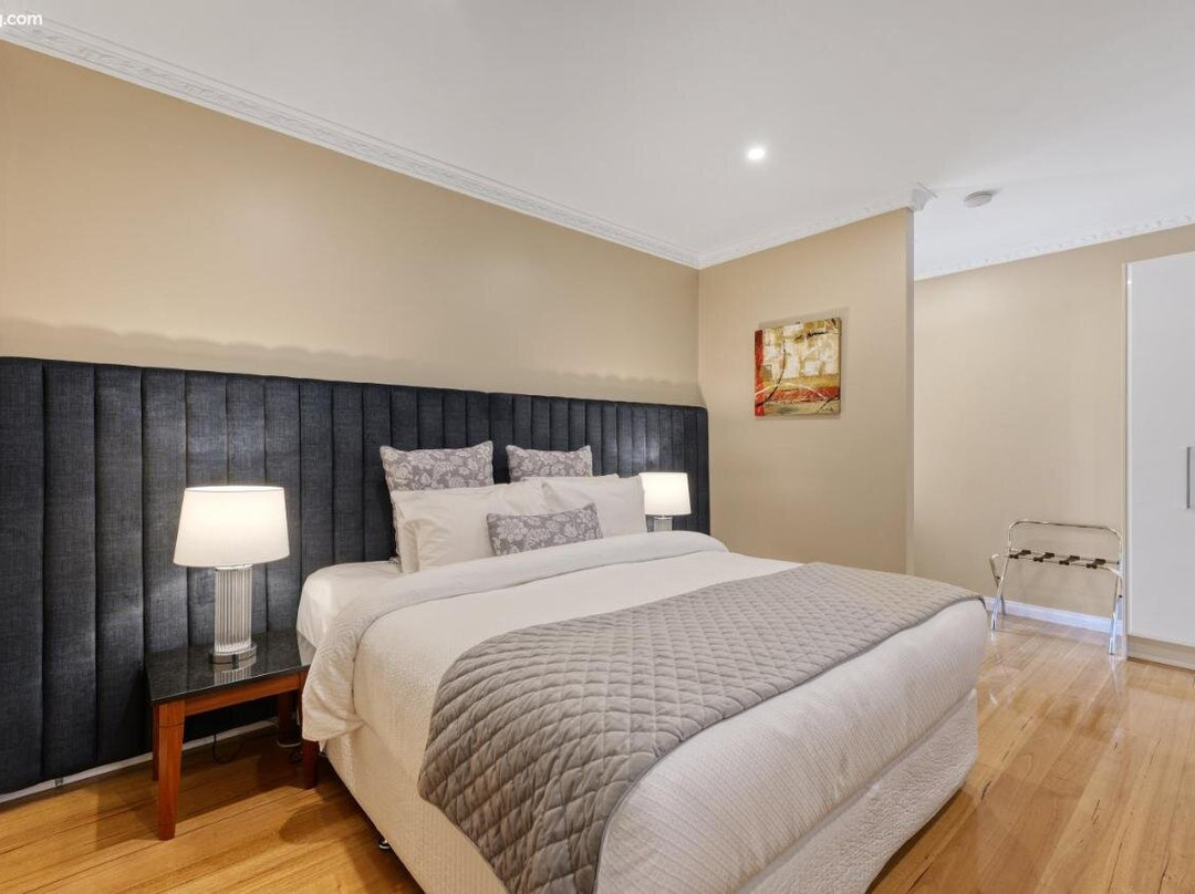 Wrenfield Cottages主图