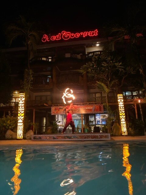 Fire Dancing Show At Red Coconut Beach Hotel-Balabag必去景点