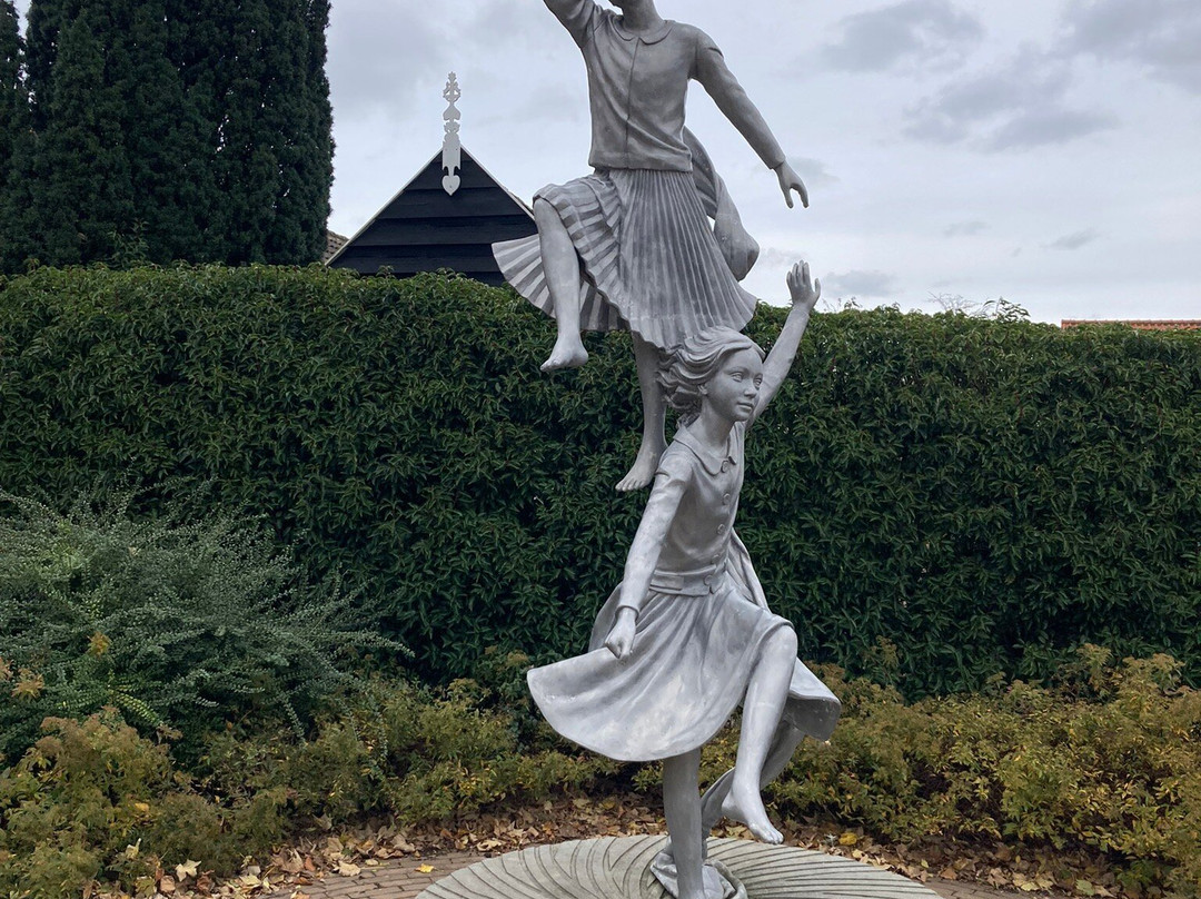 Beeld, Dans Van De Molenaarsdochters-Gapinge必去景点