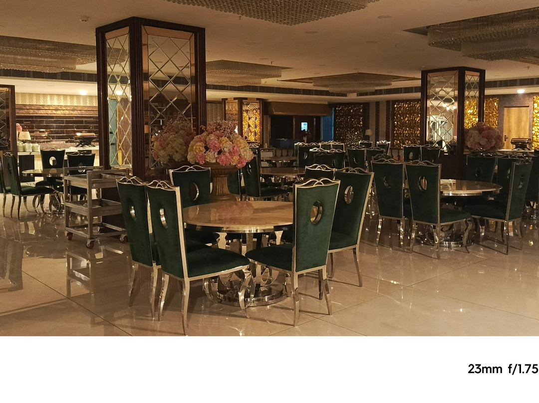 SK Premium Park, World Square Mall主图