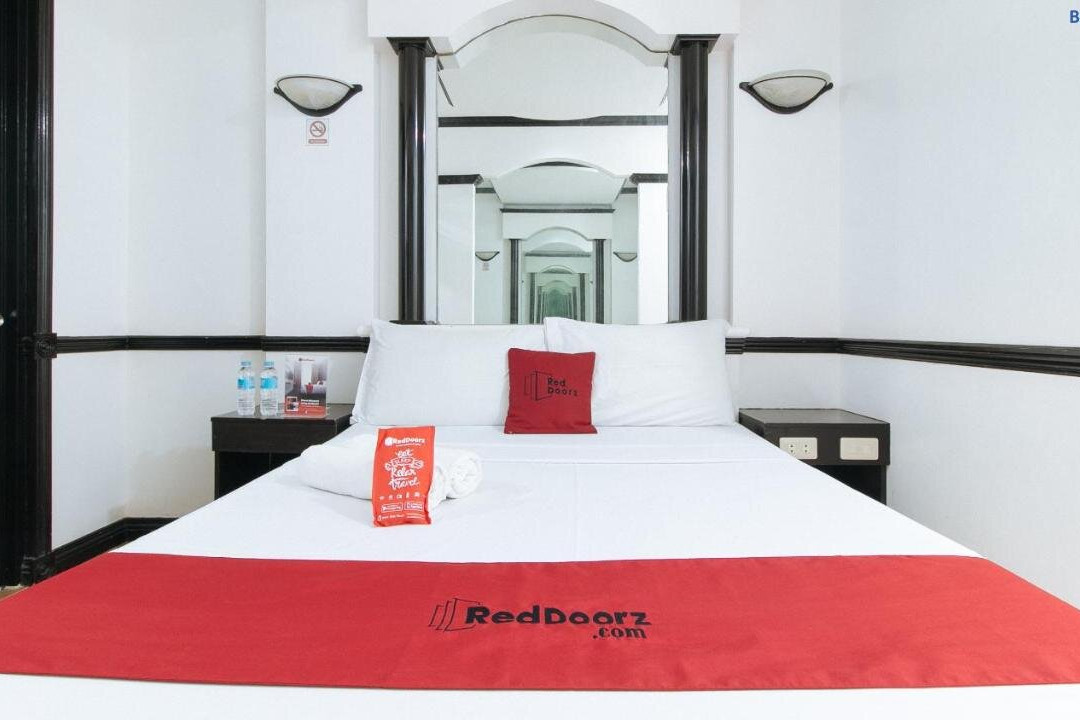RedDoorz Plus @ Villa Gloria Taguig