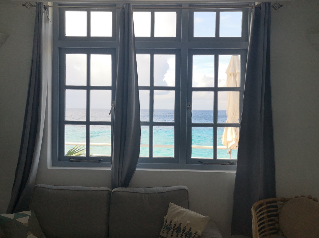 Waterside Apartments主图