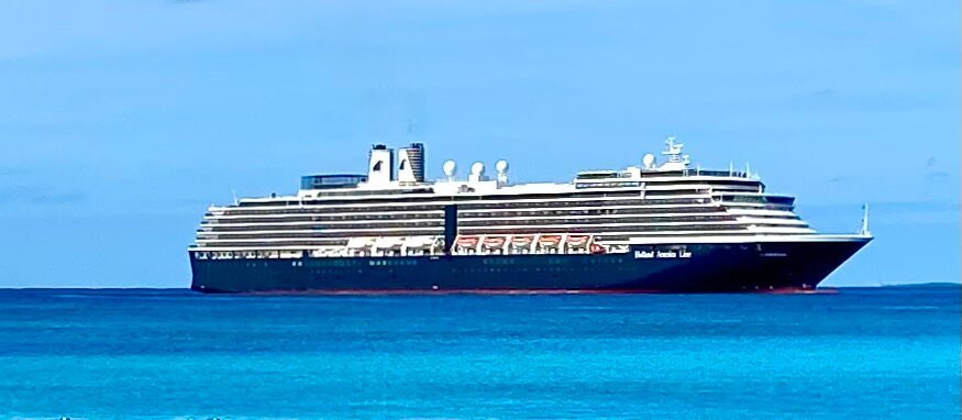 Half Moon Beach-Little San Salvador Island (Half Moon Cay)必去景点