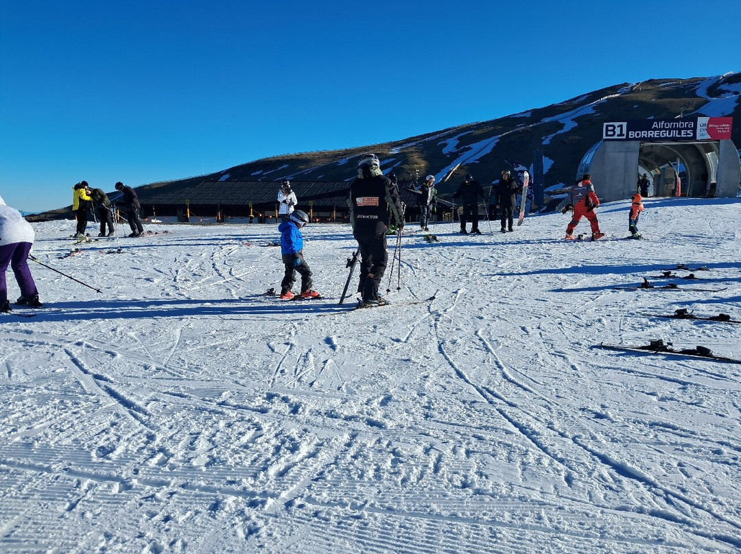 English Ski School景点图片