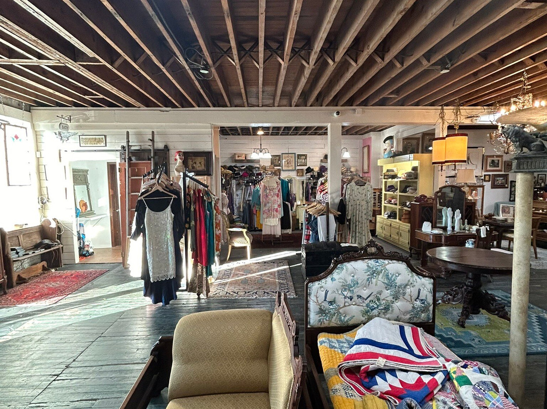 Main Street Antiques On Harrison景点图片