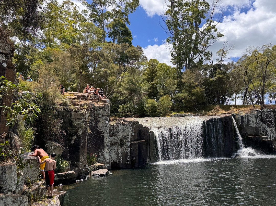 Charlie's Rock Waterfall & Swimming Hole景点图片