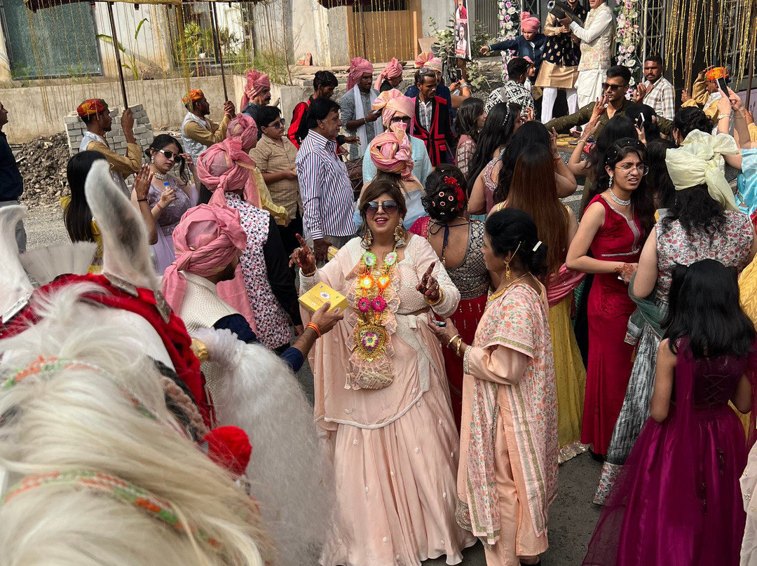 The Red Maple Hill Hotel主图