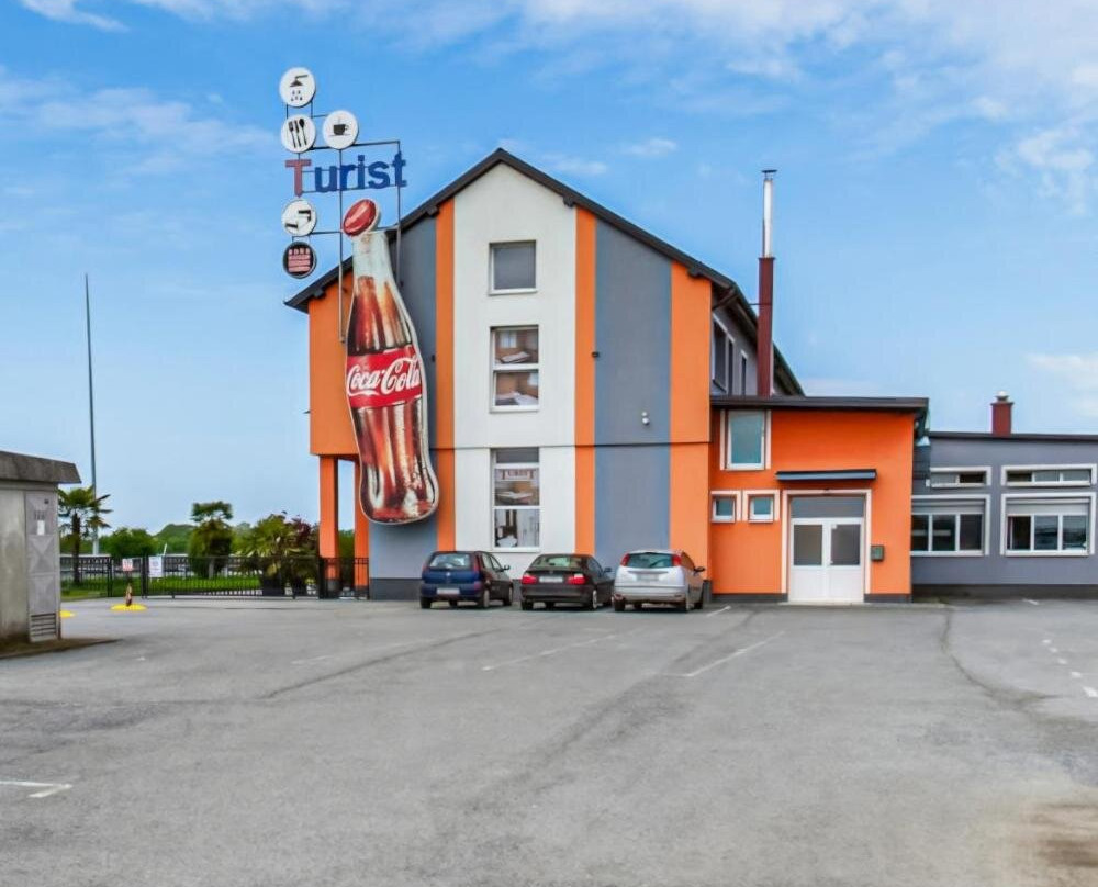 Restoran Prenociste Turist