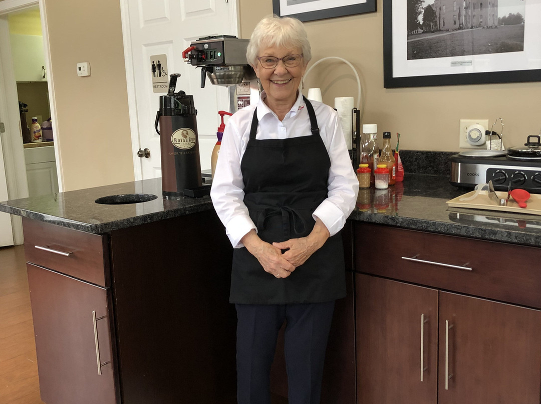 Luxbury Inn & Suites主图