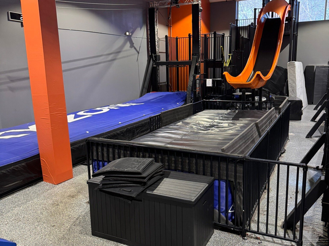 Sky Zone Trampoline Park景点图片