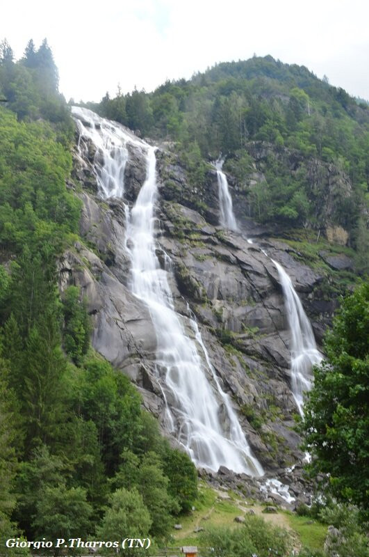 Nardis Waterfalls景点图片