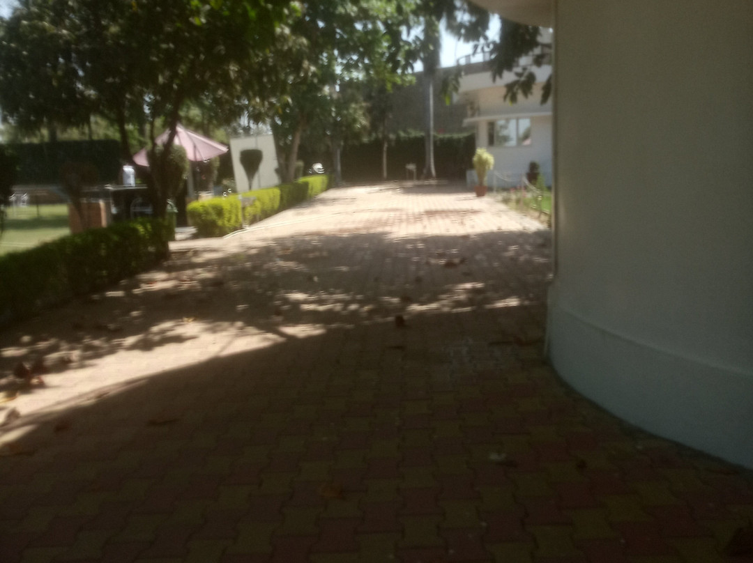 Silver Oak Country Yard Hotel & Resort主图