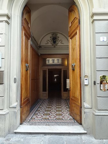 奥林匹亚酒店主图