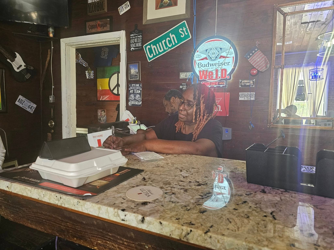 Royalty Lounge and Bistro