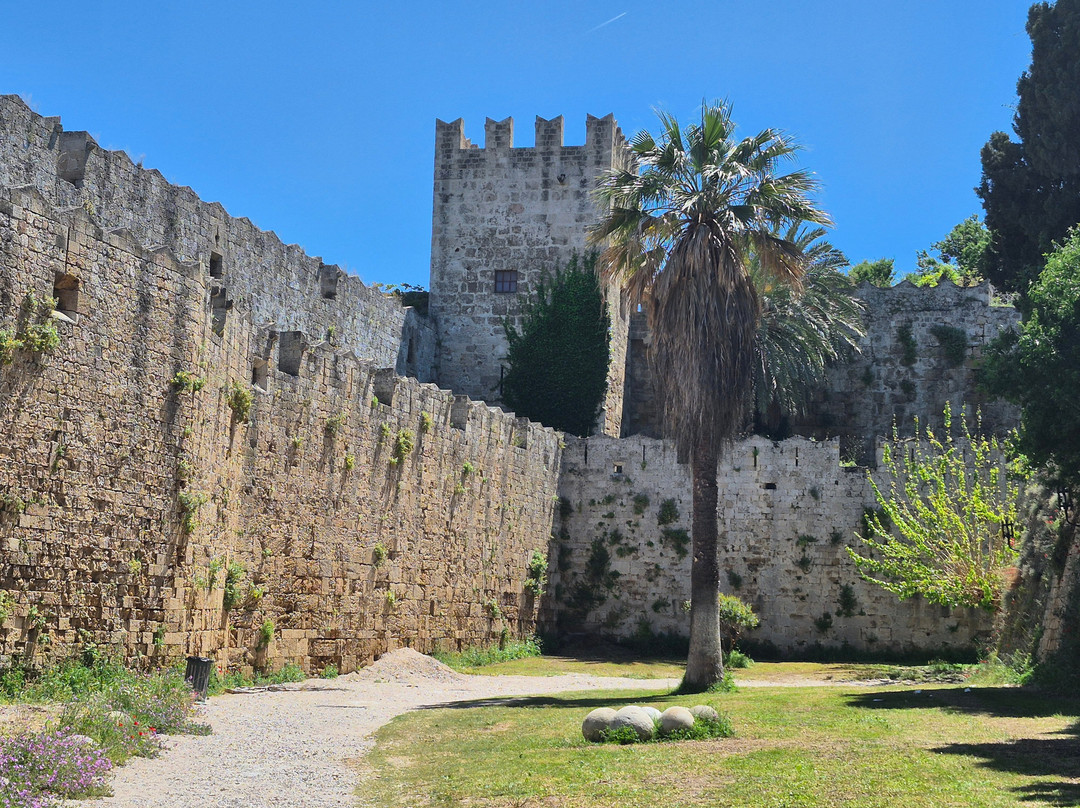 The Medieval Moat-罗德城必去景点