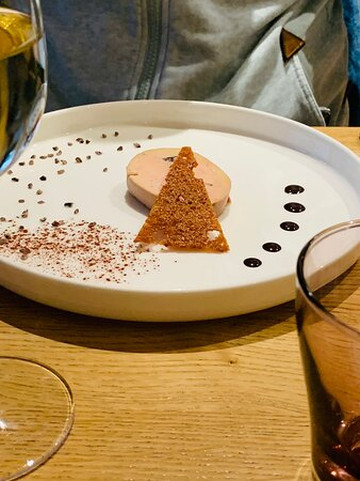 巴黎共和IHG皇冠假日酒店主图