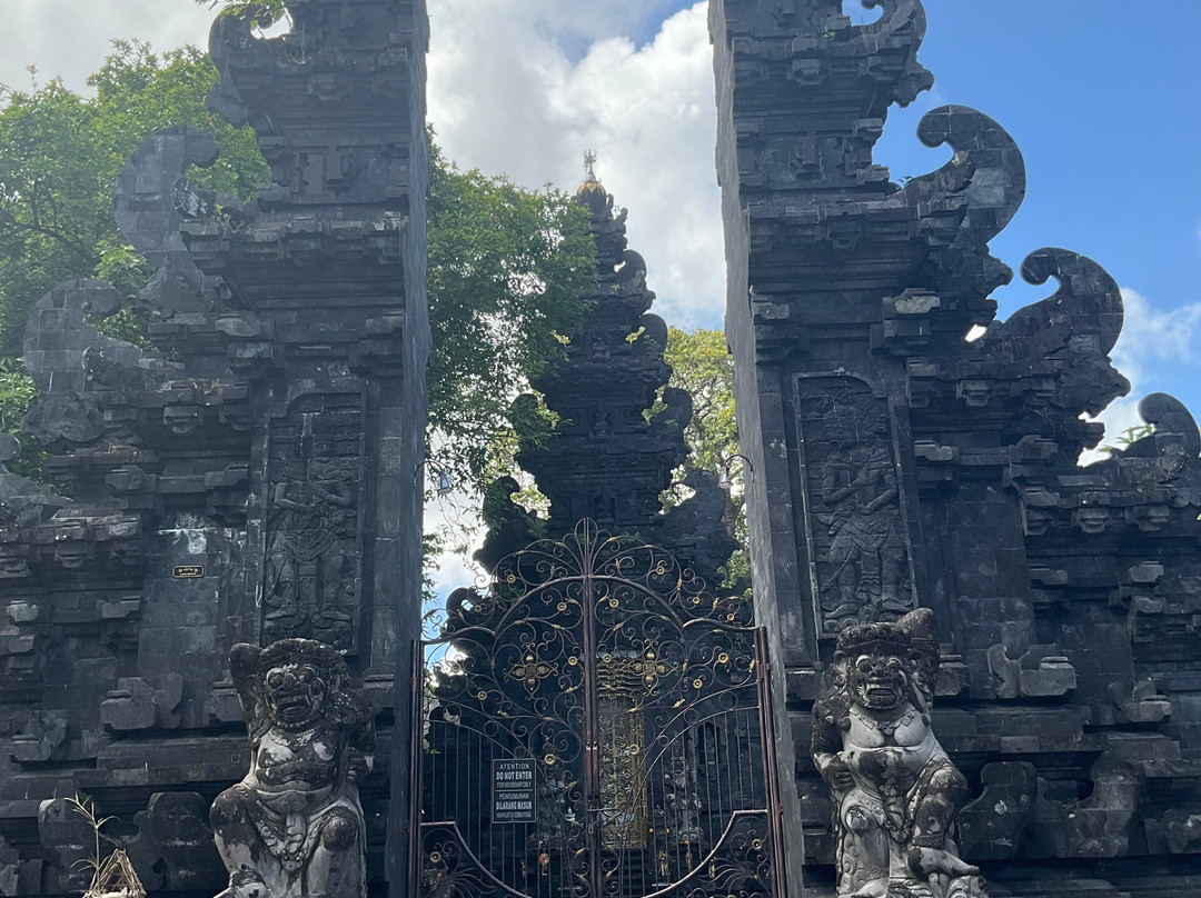Dalem Kahyangan Temple-勒吉安必去景点