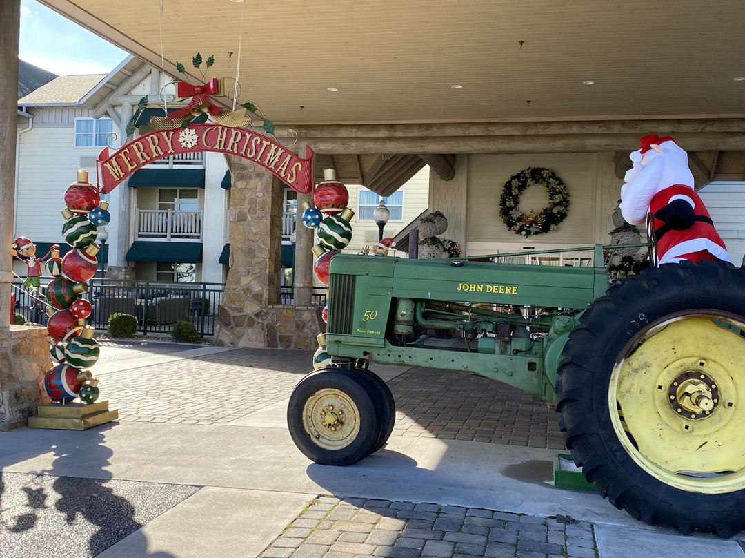 The Lodge at Five Oaks主图