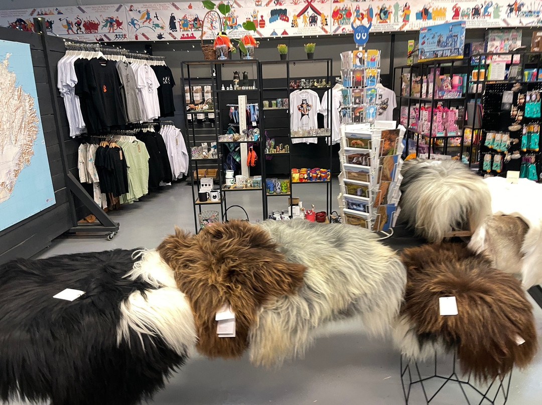 UNA Local Product-霍尔斯沃德吕尔镇必去景点