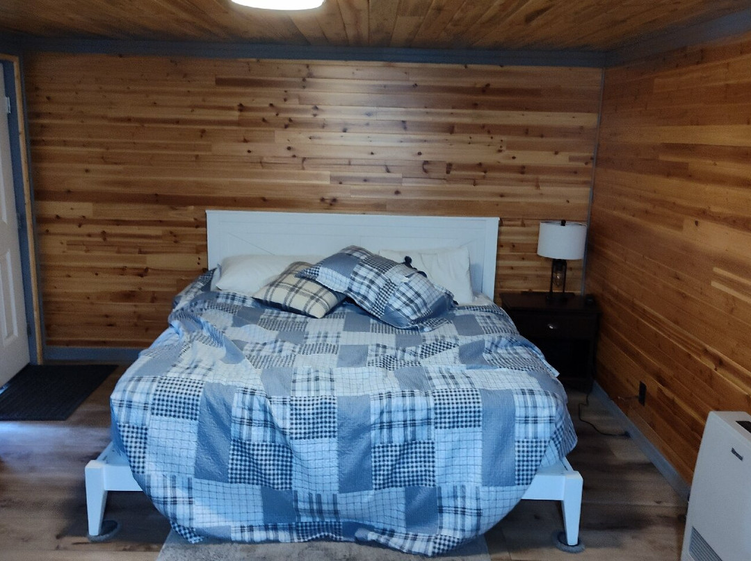 The Whispering Elms Motel主图