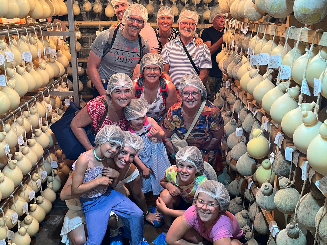 Caseificio DI Nucci-阿尼奥内必去景点