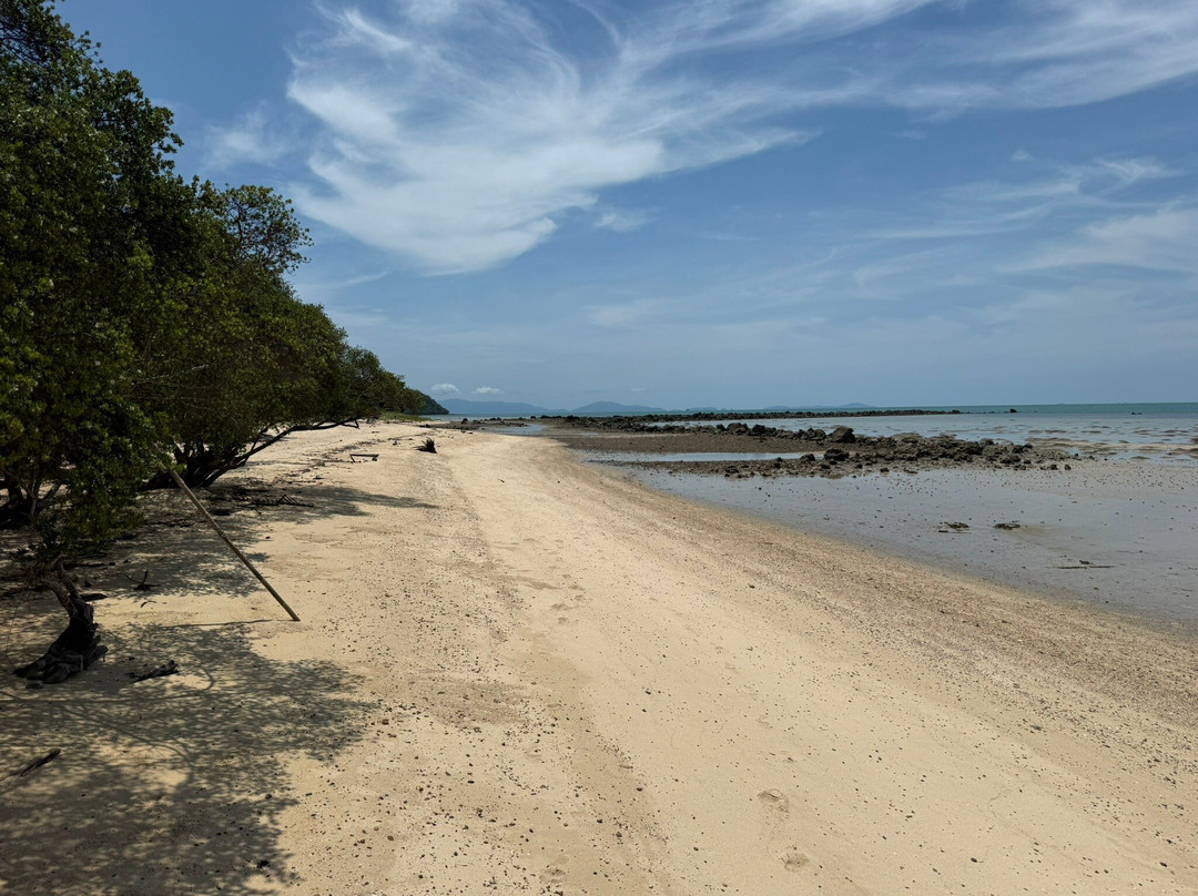 Angthong Beach Resort, Koh Phaluai