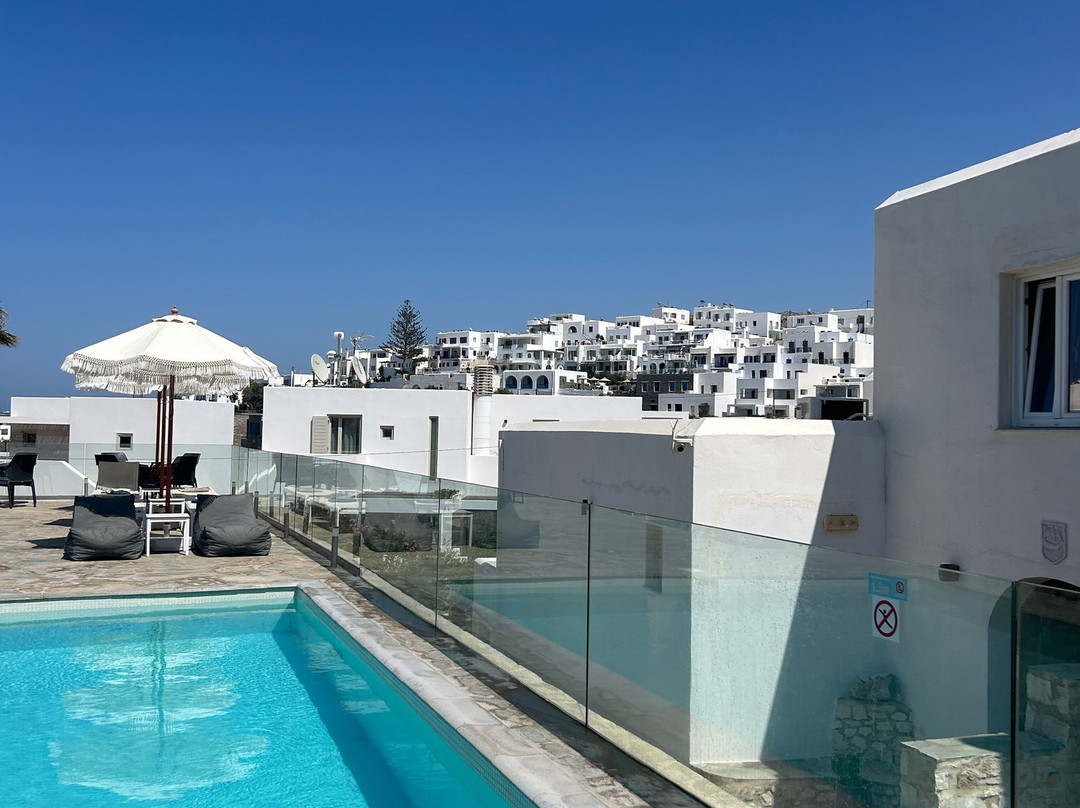 Adonis Hotel & Apartments主图