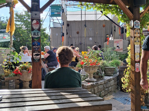 Three Horseshoes主图