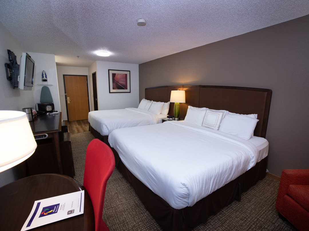 Alliance Hotel & Suites, a Howard Johnson by Wyndham主图