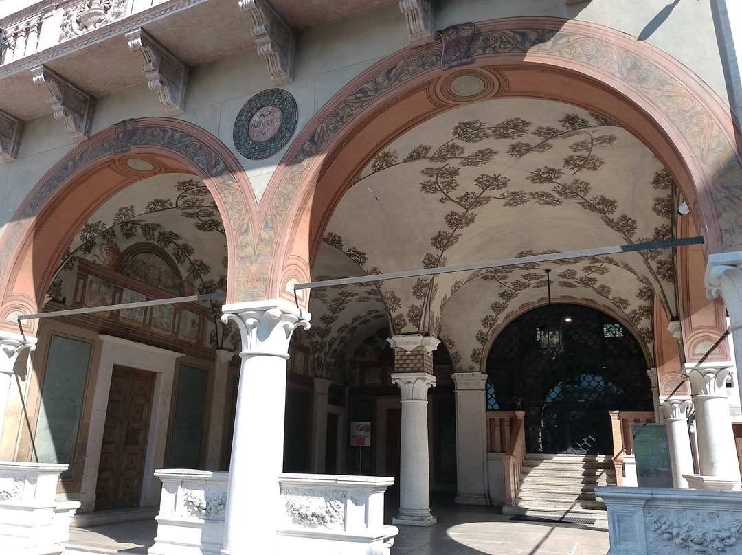 Piazza Rosmini-罗韦雷托必去景点